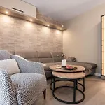 Center Luxury