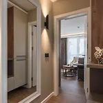 Center Luxury