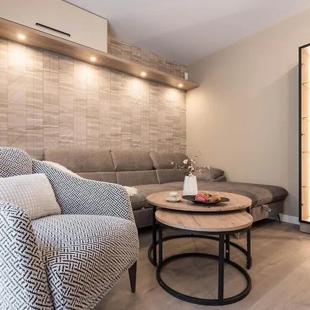 Center Luxury