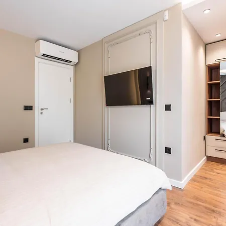 Center Luxury