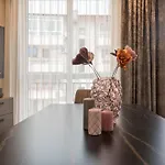 Center Luxury *