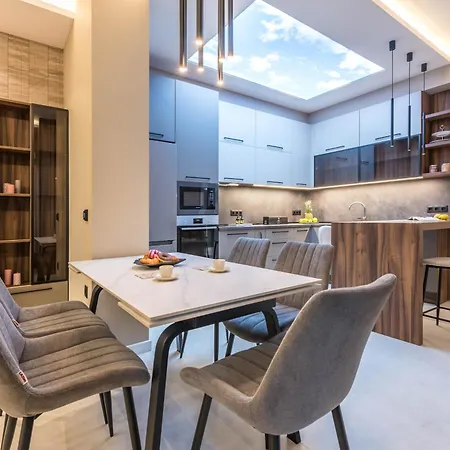 Center Luxury *