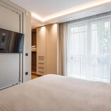 Center Luxury Апартамент